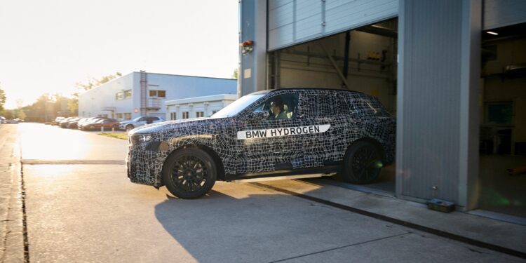Beyond Electric: BMW’s iX5 Hydrogen Makes the Leap to Mass Production