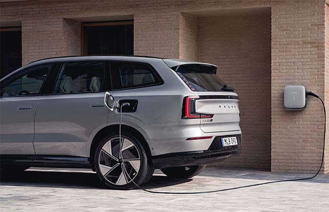 2026 Volvo EX90 Gets Faster Charging and New Features