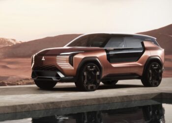 Mitsubishi unveils Elevance concept at Tokyo show