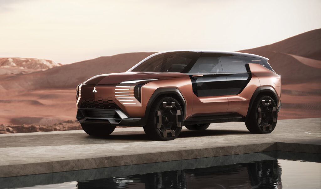 Mitsubishi unveils Elevance concept at Tokyo show
